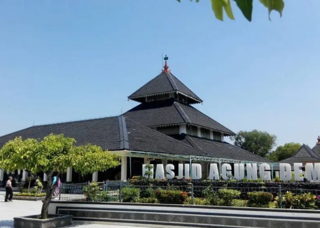 5 Masjid Tua di Indonesia, Destinasi Wisata Religi Saat Ramadhan