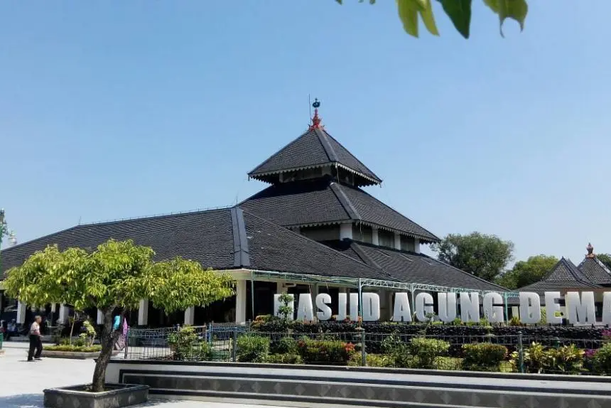 5 Masjid Tua di Indonesia, Destinasi Wisata Religi Saat Ramadhan