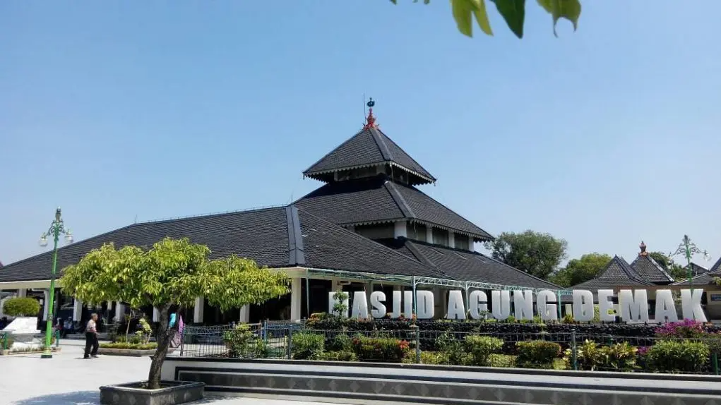 5 Masjid Tua di Indonesia, Destinasi Wisata Religi Saat Ramadhan