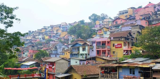 Kampung Pelangi 200 Kini Jadi Spot Wisata Hits di Bandung